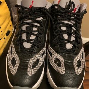 Air Jordan Retro 11 Low IE